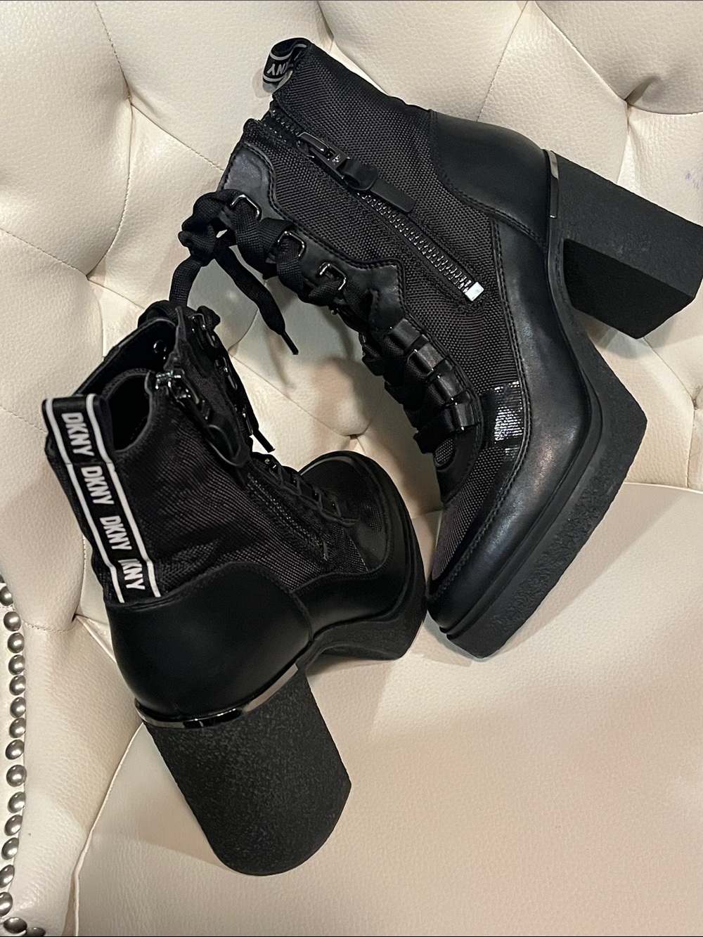 DKNY Black Lace-Up Platform Lug Heeled Ankle Boots Size 8 Eye Catching - Picture 3 of 12